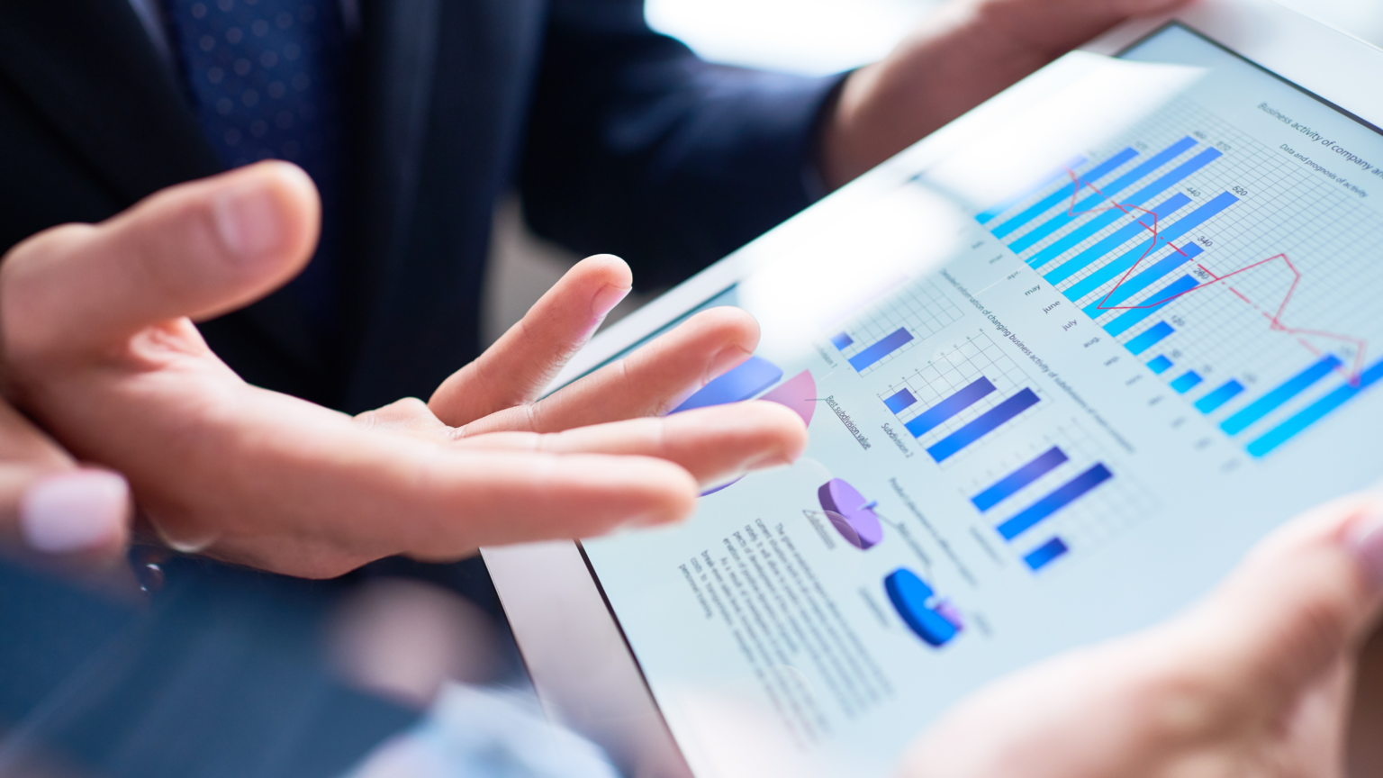 Marketplace or your own platform? The strategic decision your business needs